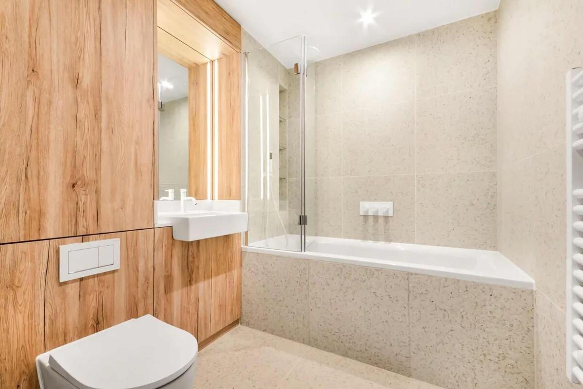 Luxury Retreat In *